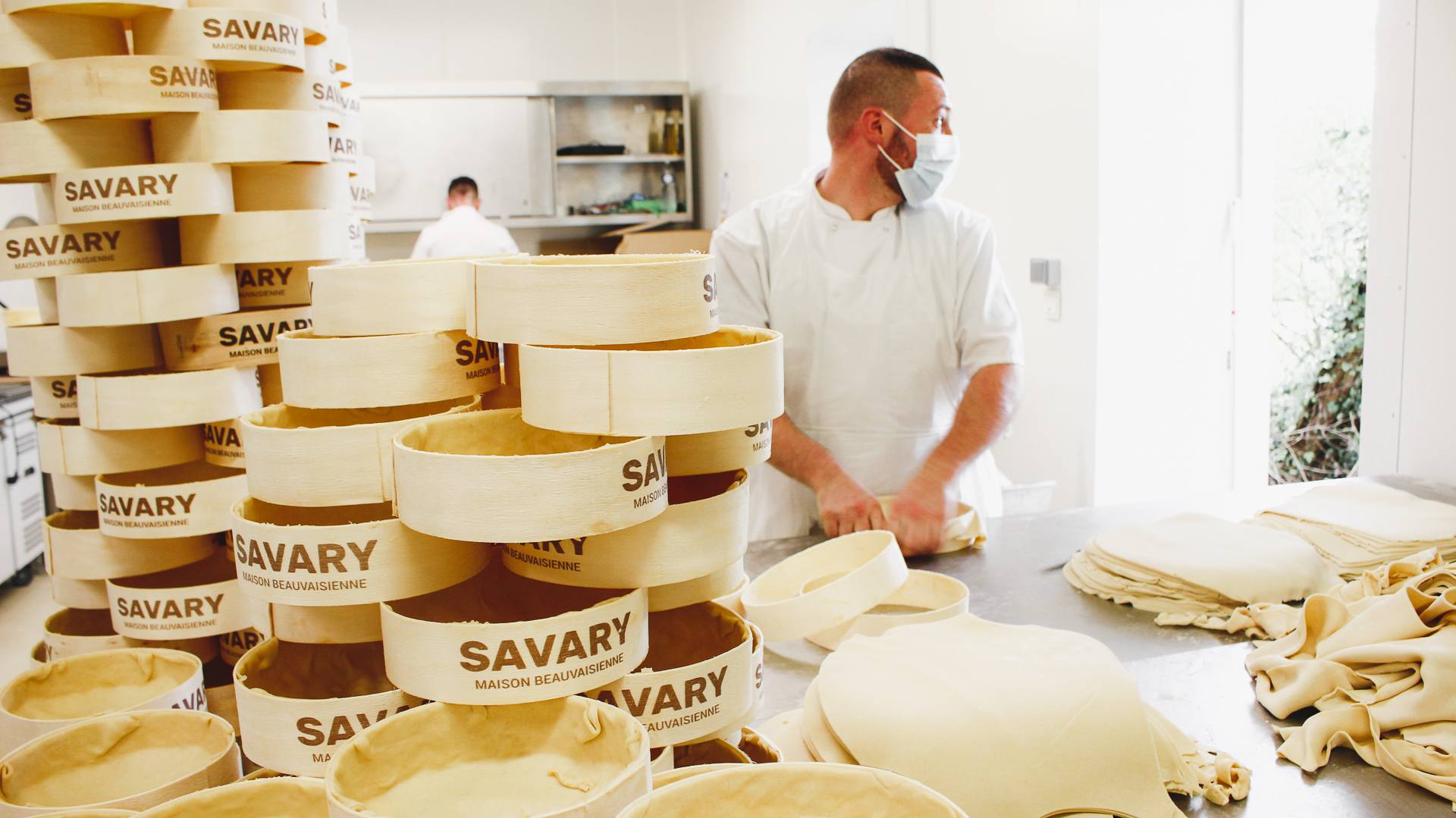 fabrication du flan savary par un tourier